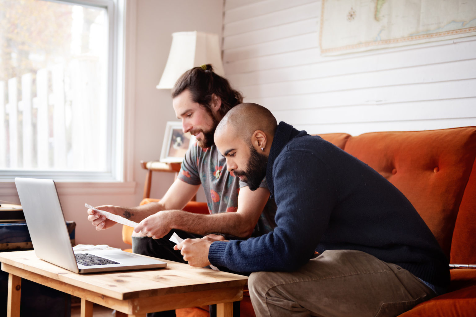 A Guide to Splitting Bills With Roommates