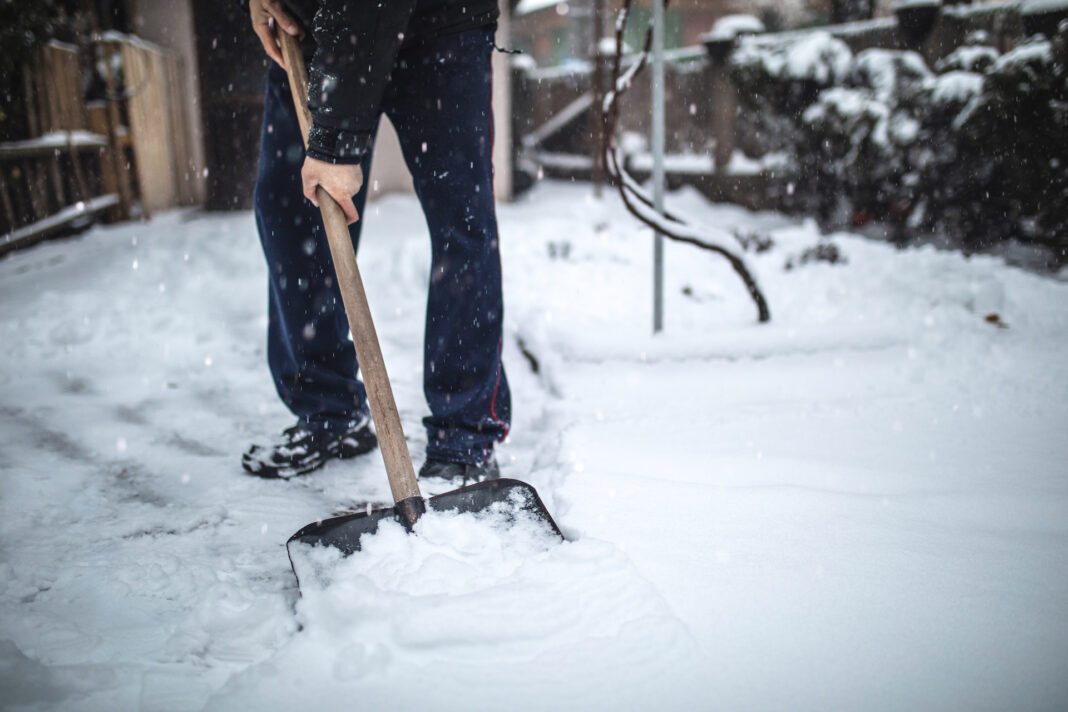 Who Is Responsible for Snow Removal at a Rental Property? LaptrinhX