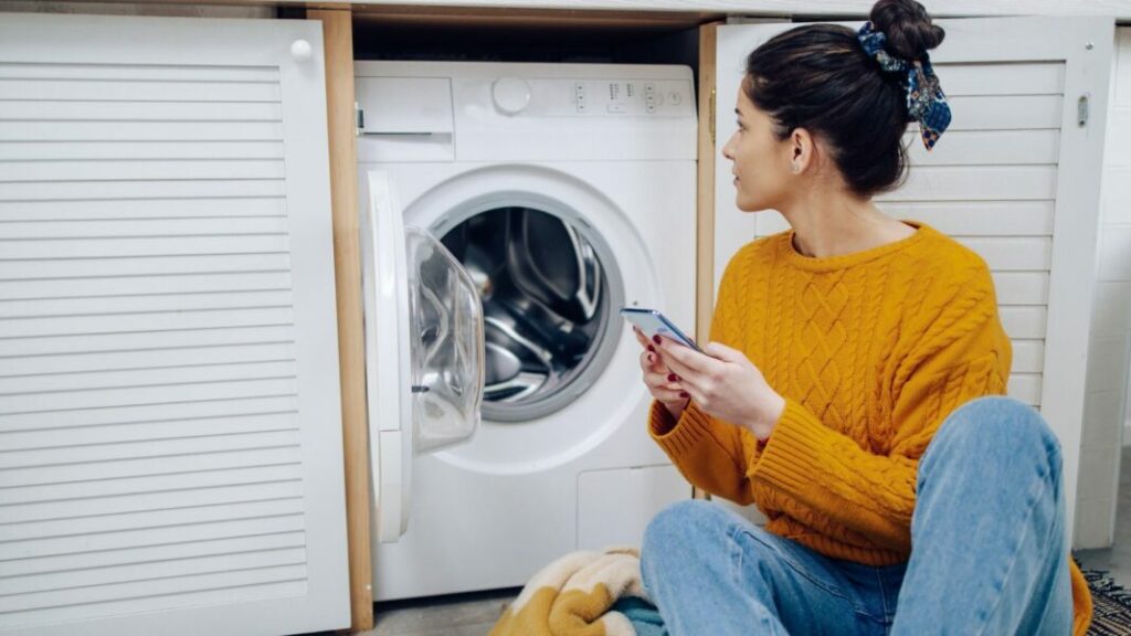 Apartment Cleaning Tips For Your Kitchen and Laundry Appliances