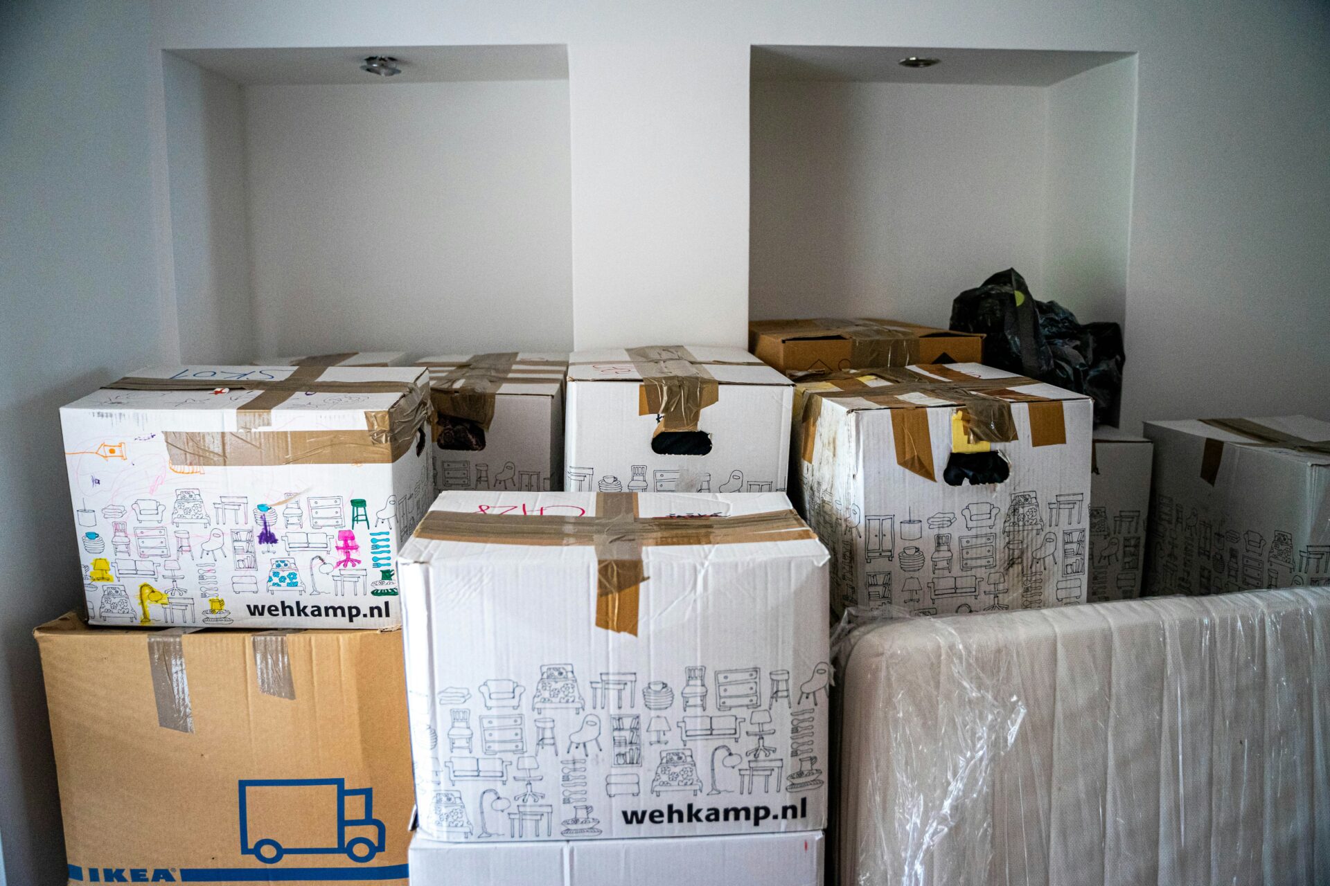 boxes filled in an apartment renting by the room
