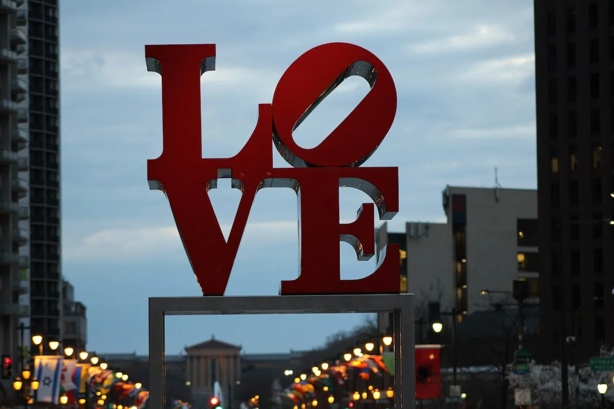 The iconic LOVE sculpture in Center City Philadelphia with the Benjamin Franklin Parkway in the background, symbolizing the cityโs culture and central location for renters in 2025.